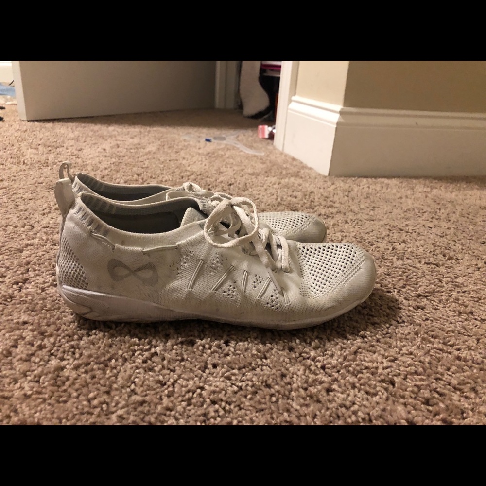 Cheer shoes